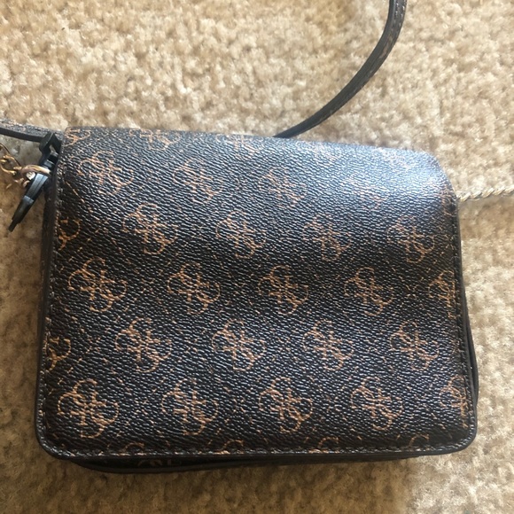 Guess leather purse/clutch - Picture 2 of 8
